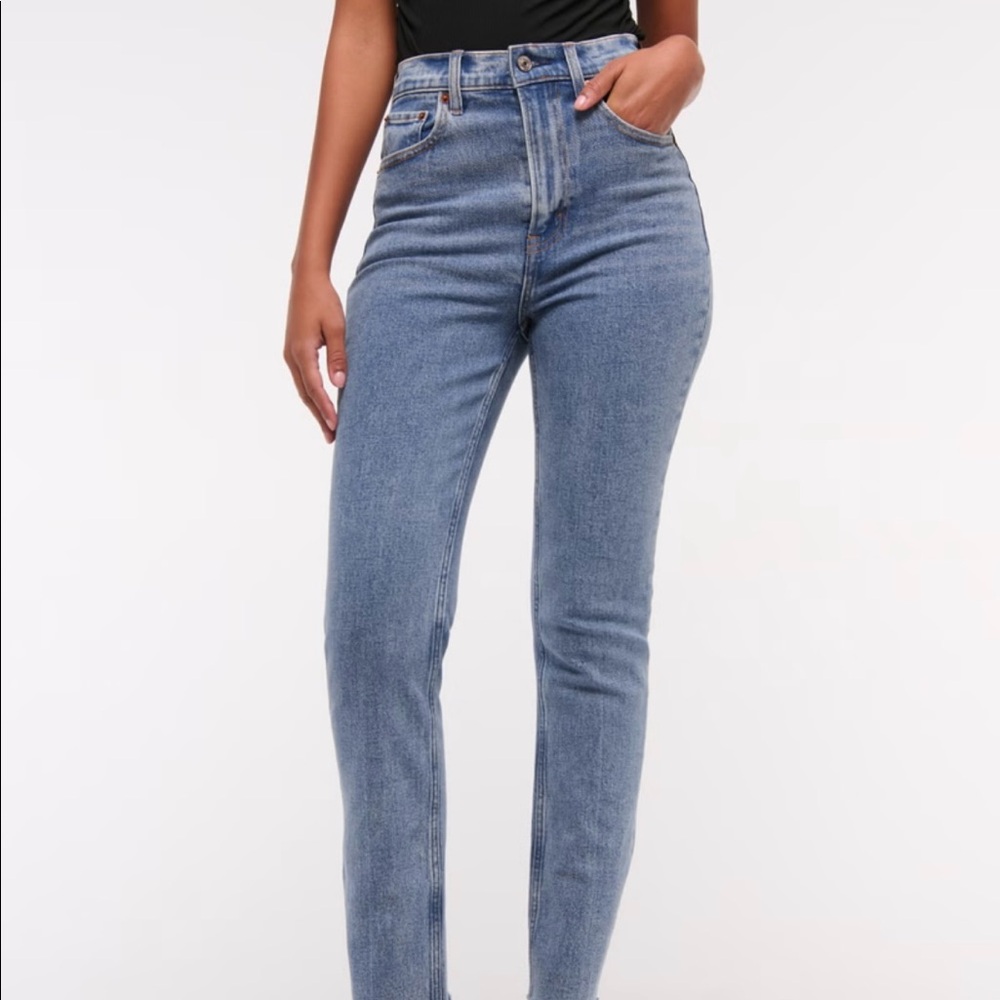 Abercrombie Ultra High Rise Ankle Straight Jean 28 L